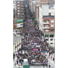 La manifestación de Ponferrada a su paso por la avenida de La Puebla. L. DE LA MATA
