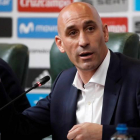 El presidente de la Federación Española de Fútbol, Luis Rubiales, durante la rueda de prensa convocada para anunciar la destitución de Julen Lopetegui como seleccionador español, en Krasnodar.