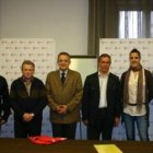 El diputado de Deportes, José María López Benito, posa con representantes del Cleba.