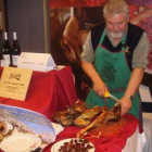 Tavito durante la cata de cecina que ofreció en la presentación de los productos de León.