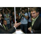 Rosell posa con su equipo después de su triunfo en las elecciones a la presidencia del Barça.