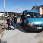 Uno de los autobuses del plan de movilidad Itermédulas, suspendido de forma definitiva. ANA F. BARREDO