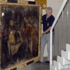 Imagen de archivo del momento en el que el «Tiziano de Sahagún» llega al Museo de León.