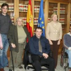 Valcarce, segunda derecha, con los miembros de Concemfe Bierzo