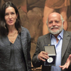 La ministra de Cultura entregó el premio a Barrio.