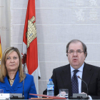 Pilar del Olmo y Juan Vicente Herrera, ayer, en la presentación del proyecto financiero.
