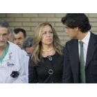 Trinidad Jiménez llegaba hoy al Hospital Gregorio Marañón para atender este suceso