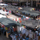 El mercado semanal se instala en la plaza Mayor y alrededores.