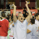Guijosa celebra en el Palacio la victoria frente al Granollers en la primera vuelta. SECUNDINO PÉREZ