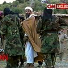 Osama Bin Laden aparece rodeado por miembros de Al Qaida en un campo de entrenamiento