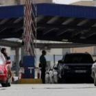 La normalidad retornó ayer a la frontera de Melilla, pero los activistas preparan nuevos bloqueos.