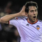 El mediocampista del Valencia, Dani Parejo, celebra en Mestalla un gol ante el Sevilla.