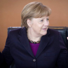 Angela Merkel, ayer, presidiendo una reunión del Consejo de Ministros en la Cancilleria.