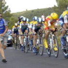 Los corredores del equipo Astana durante la etapa de ayer en Montpellier.