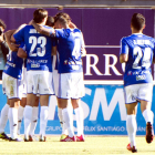 Los jugadores de la Deportiva celebran uno de los goles logrados en Las Palmas
