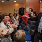 Villarrubia, García y Rodríguez, saludan al público antes de iniciar sus intervenciones.