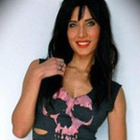 Pilar Rubio posa con uno de sus diseños.