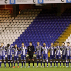 Minuto de silencio, con la grada de los Riazor Blues cerrada.
