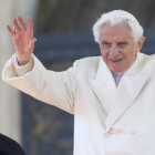 Benedicto XVI, durante su última audiencia pública en la plaza de San Pedro en el Vaticano.