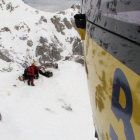 El helicóptero de los bomberos localizó a los montañeros a 2.617 metros.