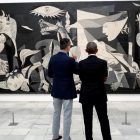 Obama y Felipe VI contemplan el Guernika