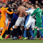 Tangana al final del partido en Mestalla.