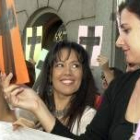 Cristina del Valle (izquierda) en una concentración social que tuvo lugar hace poco en Ciudad Juárez
