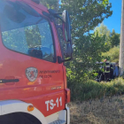 Bomberos, Guardia Civil y sanitarios, en el siniestro. BOMBEROS LEÓN