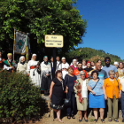 ‘Posado’ de los asistentes al acto de descubrimiento de la placa en el espacio dedicado a ‘Sira’. DL