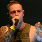 El cantante de Architects, Sam Carter, durante la denuncia de la agresión sexual en un concierto en Holanda