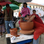 Uno de los maestros alfareros que participó en la edición de la feria del año pasado.