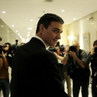 El secretario general del PSOE, Pedro Sánchez, ayer, en el Congreso, tras su entrevista con el Rey.