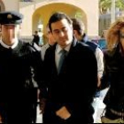 El es consejero de Economía de Melilla, Francisco Suárez ayer a su llegada a los juzgados