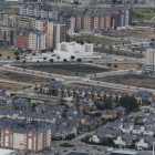 Imagen reciente de viviendas en el barrio de La Rosaleda de Ponferrada. L. DE LA MATA