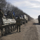 Soldados ucranianos descansan a las afueras de Artemivsk, cerca de Debáltsevo.