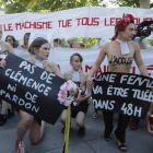 Activistas de Femen en la manifestación en contra de la violencia machista de París.