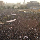 Participantes en la 'marcha del millón' celebrada ayer en la plaza Tahrir de El Cairo.