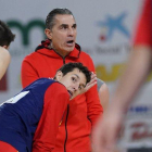 Scariolo da instrucciones a los jugadores en la concentración de Guadalajara.