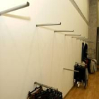 Para acceder al local los ladrones reventaron la puerta de entrada