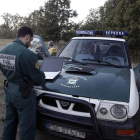 Agentes del Seprona en un acción de protección del medio ambiente. DAVID ARRANZ