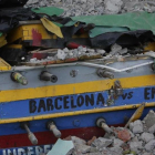 Futbolín cubierto por los escombros en un hogar destruido en Pedernales (Ecuador), en una imagen del 20 de abril.