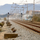 Vista general del camino que une Llavaneres y Mataró en paralelo a las vías del tren.