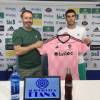 El jugador de la Ponferradina Mangel fue presentado por José Sietes. DL