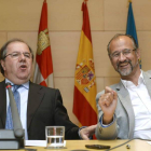 Herrera y Fuentes, ayer, en la rueda de prensa posterior a la firma del documento.