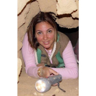 Kathleen Martínez en una gruta en Alejandría
