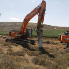 Varias máquinas esperan la orden para empezar los trabajos de construcción del asentamiento de Amijai en la Cisjordania ocupada.