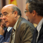 El consejero de Salud, Boi Ruiz, informa de la implantación de la tasa del euro por receta.