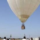 Vista de un globo aerostática durante su despegue