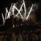 Otra de las imágenes del desfile por el entorno del castillo. DE LA MATA