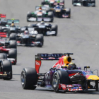El piloto germano de Red Bull, Sebastian Vettel, lidera la carrera del Gran Premio de Alemania, seguido por el Lotus de Grosjean.